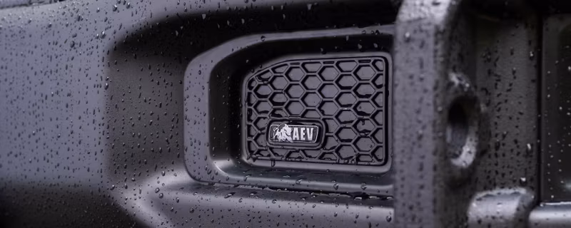 2025 Chevrolet SILVERADO WT Double Cab, Standard Bed (4WD) - Image 9