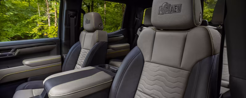 2025 Chevrolet SILVERADO LT Trail Boss Crew Cab, Short Bed (4WD) - Image 5